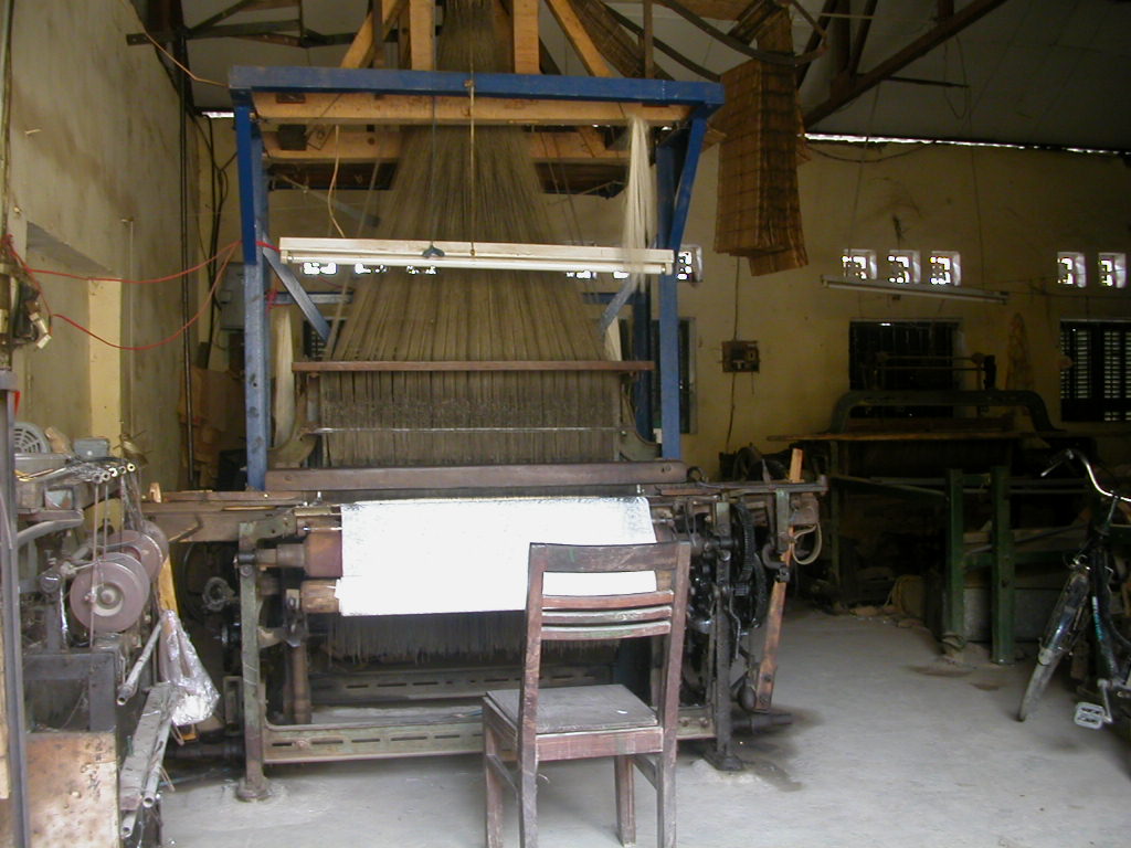 Xưởng dệt lụa ở Hà Đông (2003)